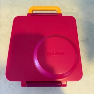 OmieLife OmieBox Bento Lunchbox in Pink